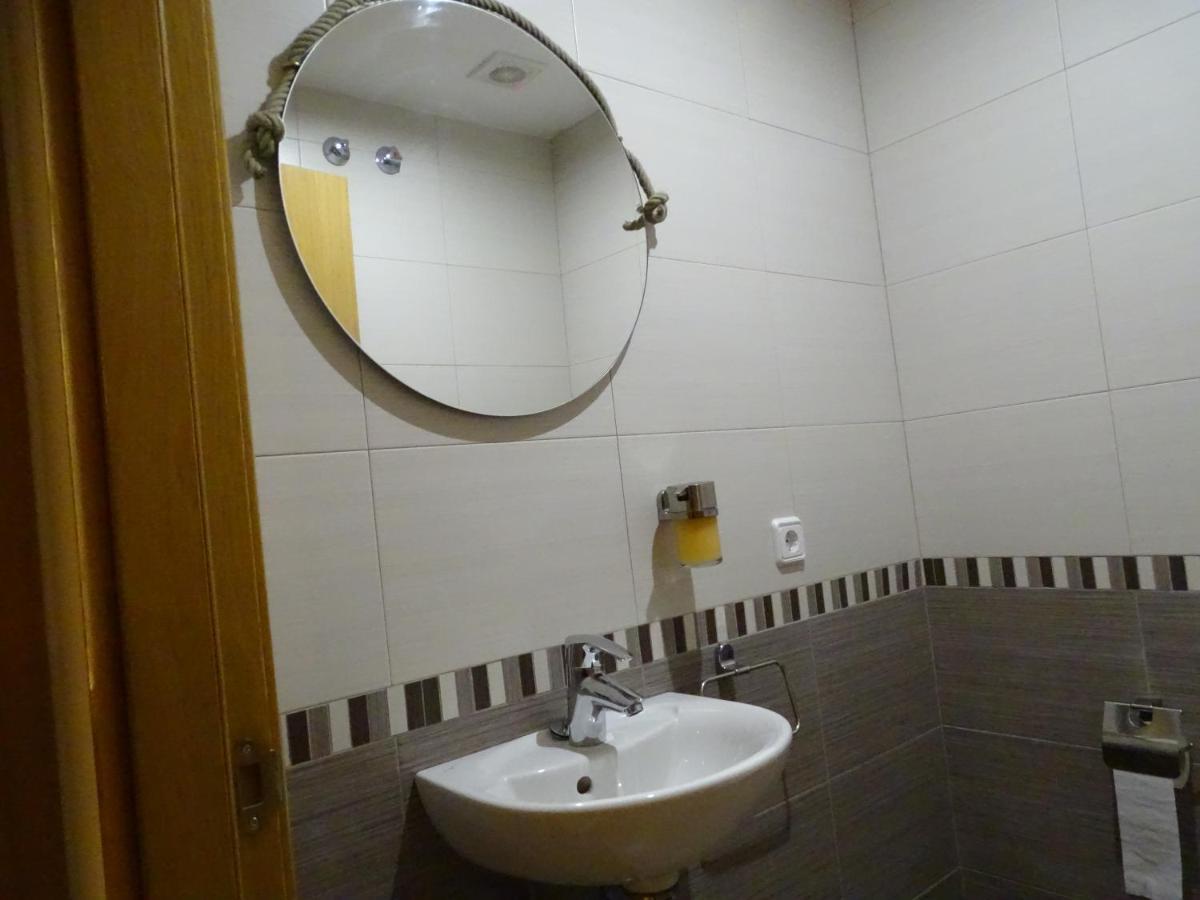 Apartamento Piscina Viena Roses Exterior photo