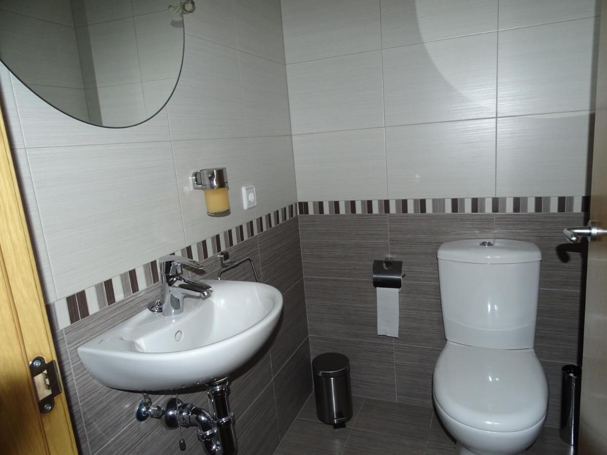 Apartamento Piscina Viena Roses Exterior photo