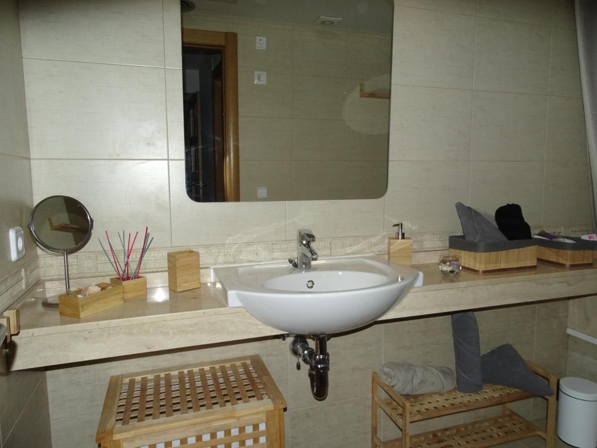 Apartamento Piscina Viena Roses Exterior photo