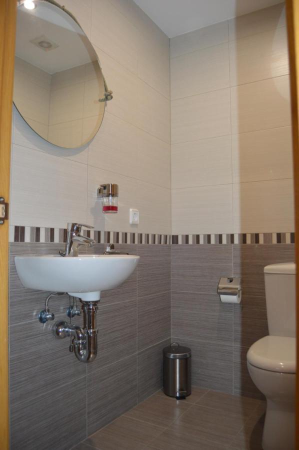 Apartamento Piscina Viena Roses Exterior photo