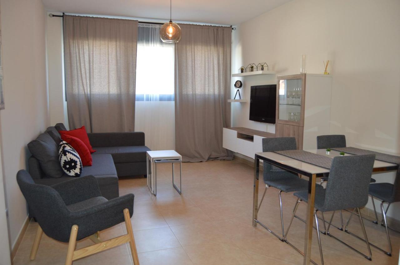 Apartamento Piscina Viena Roses Exterior photo